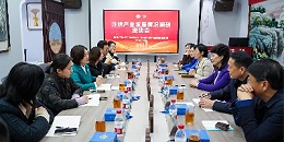 开封市政协副主席赵洁一行莅临一涵汴绣调研指导工作