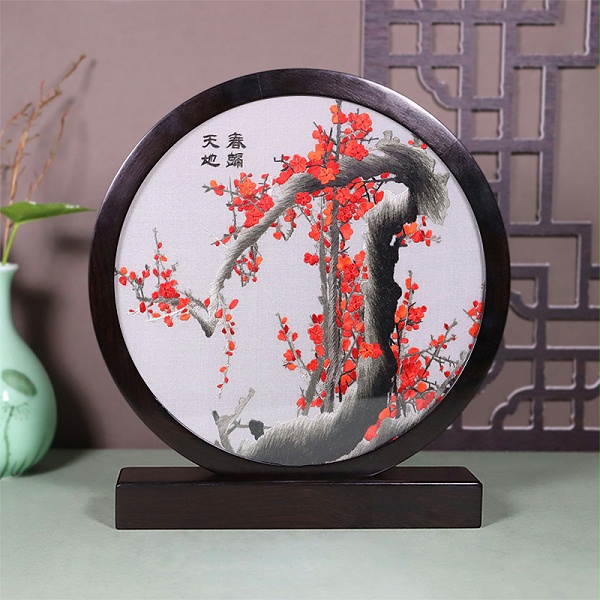 教师节礼物推荐：双面绣红梅图摆件