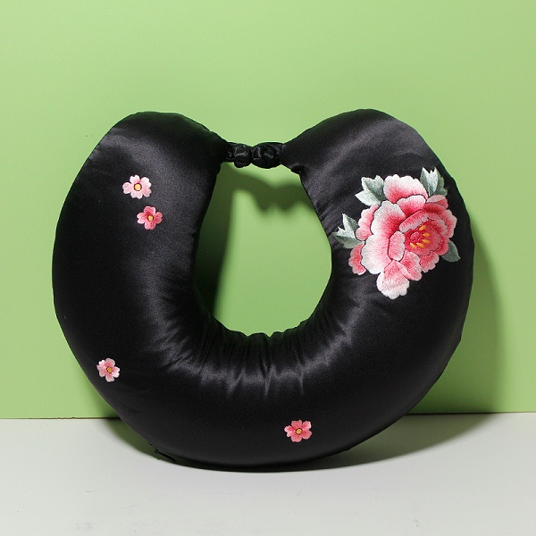 母亲节礼物推荐：手工刺绣真丝U型枕
