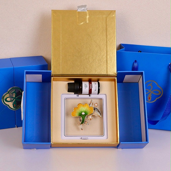 手工刺绣银杏胸针