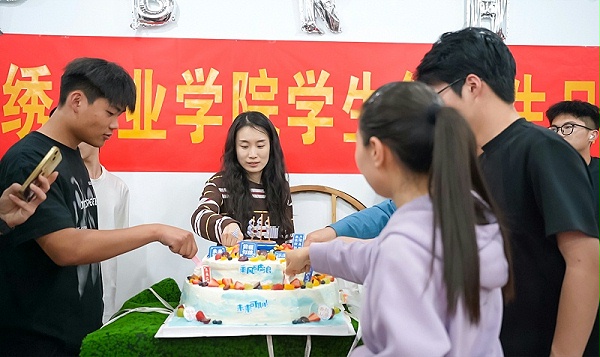 一涵汴绣