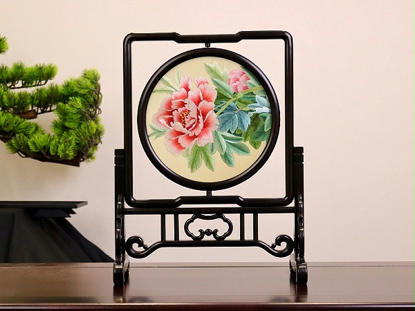 双面异色绣摆件《花开富贵》