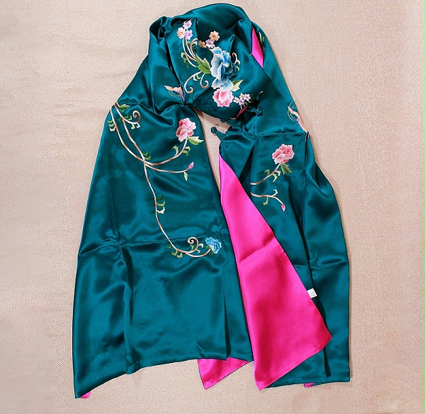 手工刺绣盘扣真丝披肩
