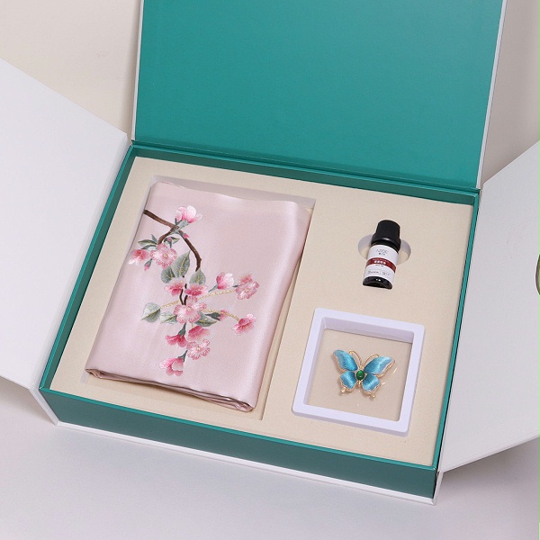 手工刺绣真丝丝巾套盒