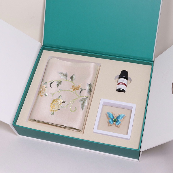 教师节礼物推荐：手工刺绣真丝丝巾套盒