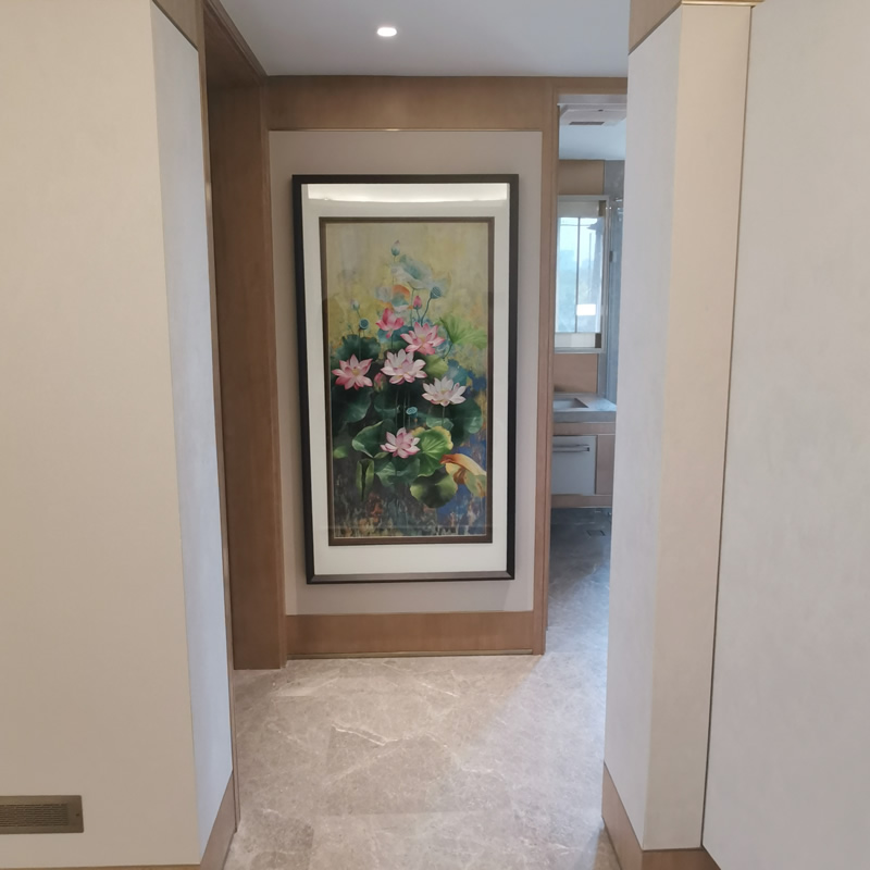 玄关挂什么画？一眼就爱上了这幅刺绣荷花，中西合并