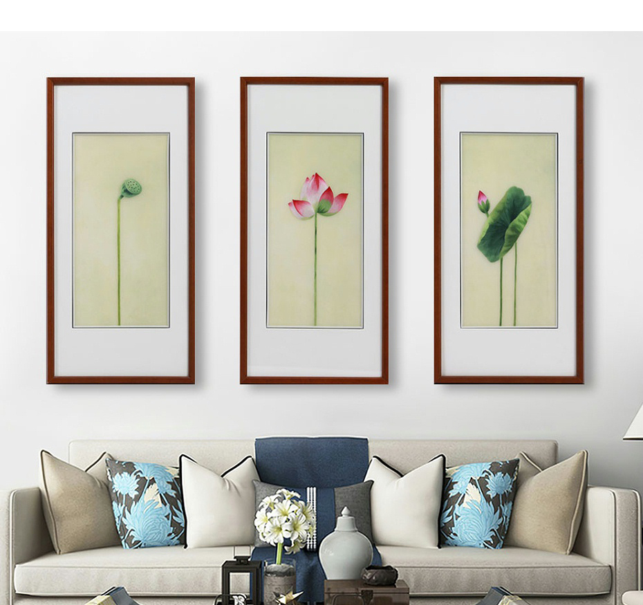 “家藏何所宝，清韵满琅函。”手工刺绣《莲荷清韵》三联屏