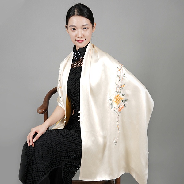 手工刺绣真丝盘扣披肩