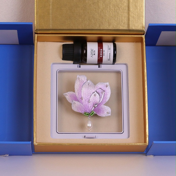 手工刺绣胸针香氛礼盒