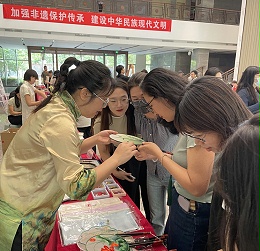 一涵汴绣参加端午节主题暨郑东新区2024年文化和自然遗产日活动