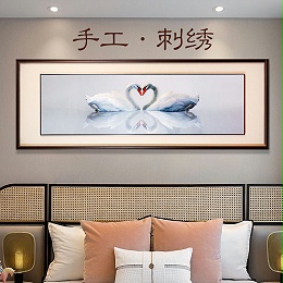 卧室挂什么画有讲究！避开这4点禁忌，家人才能越住越舒心